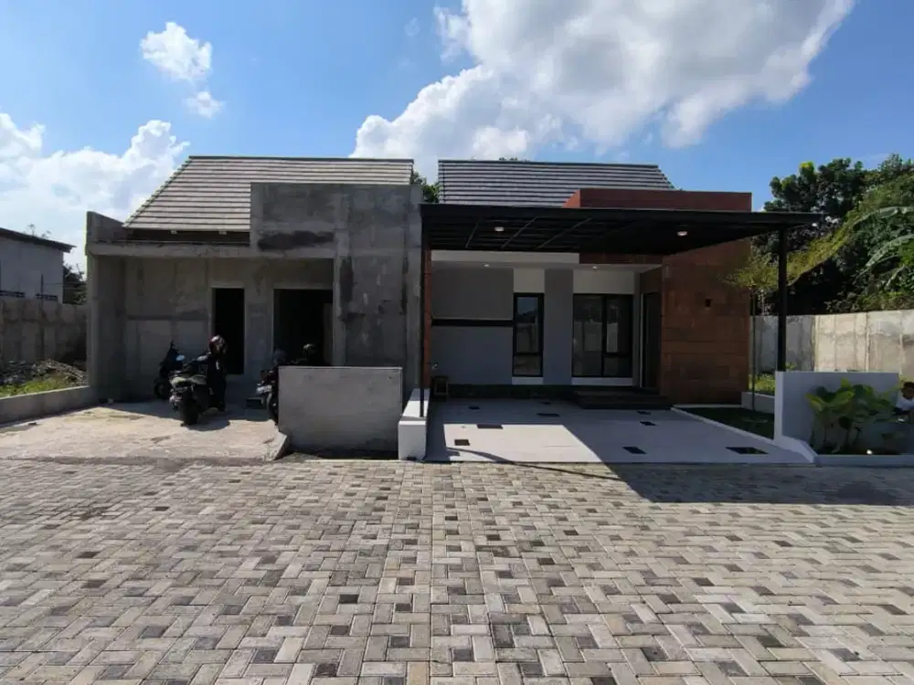 RUMAH BARU DALAM CLUSTER HANYA 500 MTR DI UTARA PASAR CEBONGAN