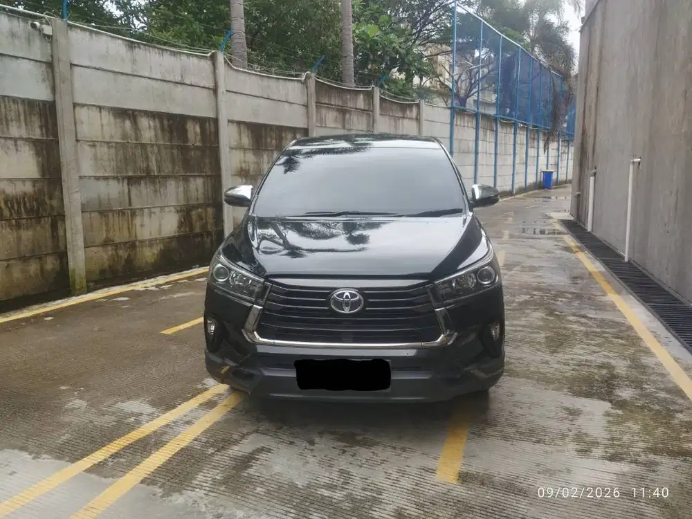 Toyota Innova 2.5Venturer AT Solar