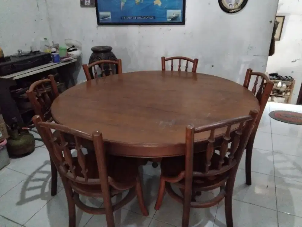 Dijual 1 meja makan bundar + 6 kursi
