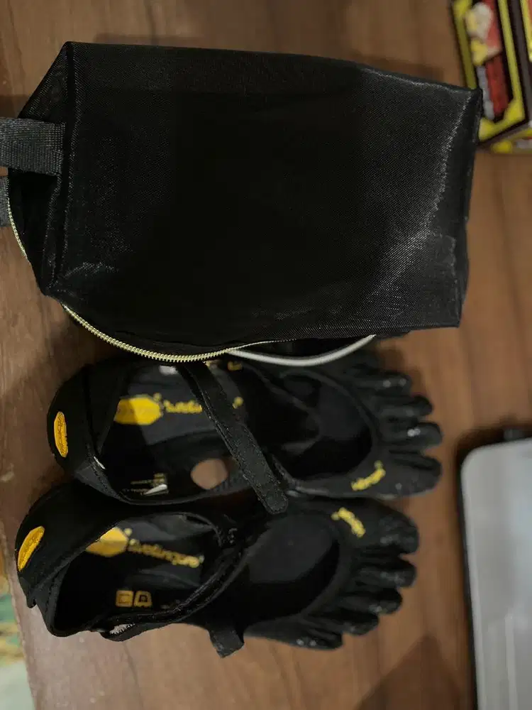 Vibram five finger black poundfit atau gym size 36/37