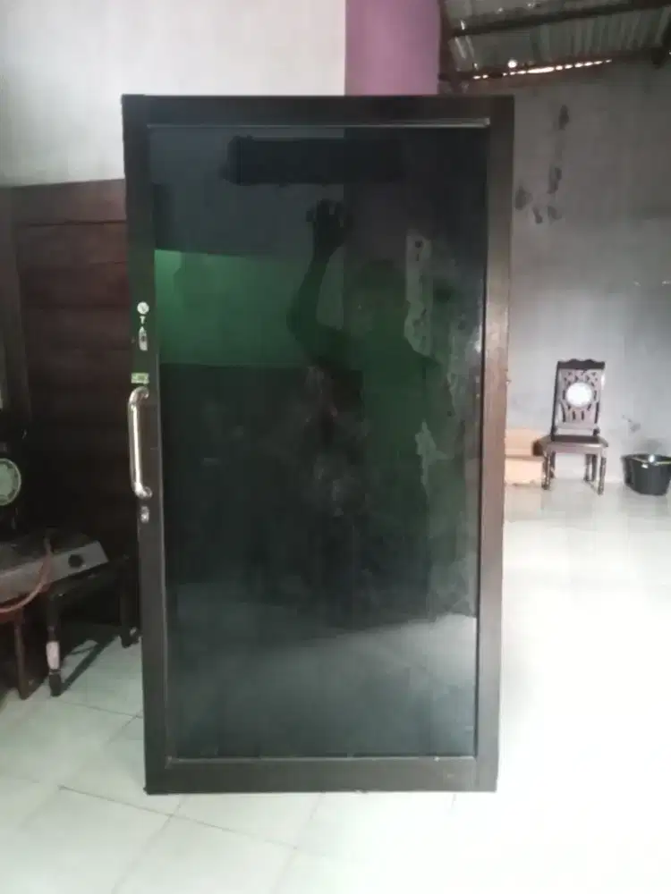 Pintu kaca model sorong