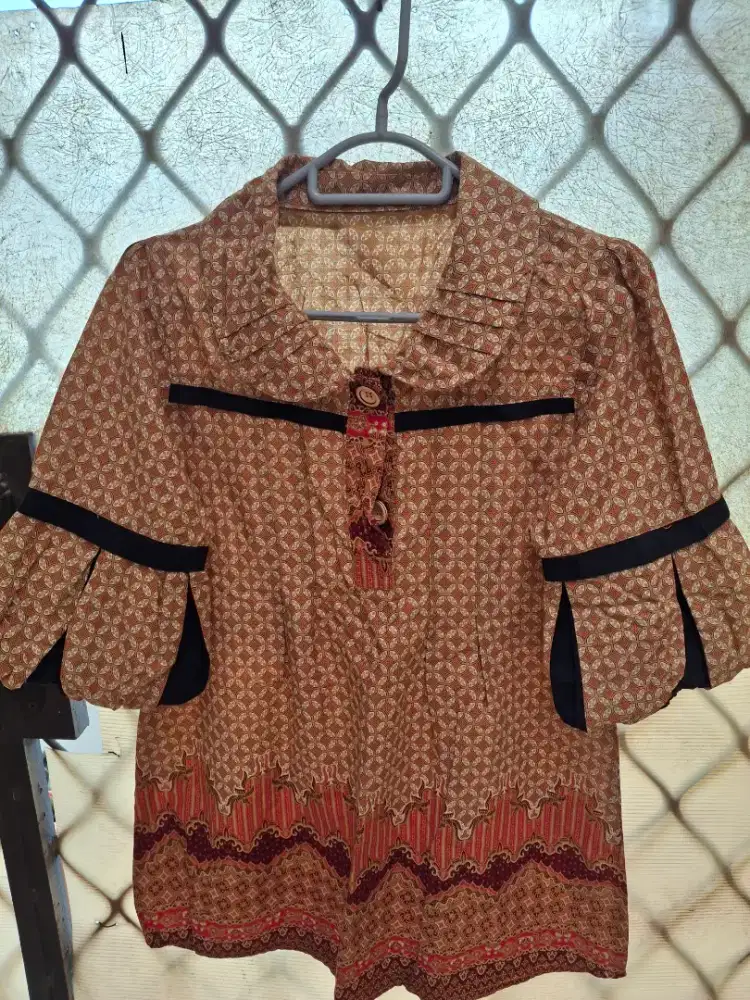 Blouse batik wanita
