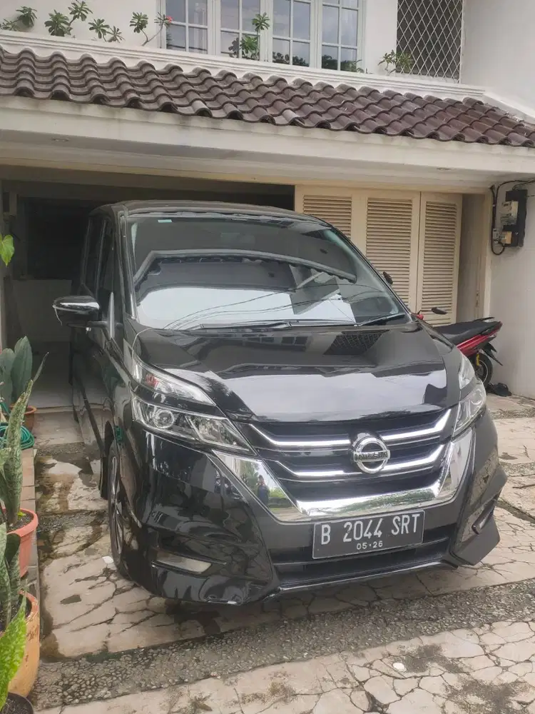 NISSAN SERENA 2020 KM30K BODY MULUS BARU GANTI BAN