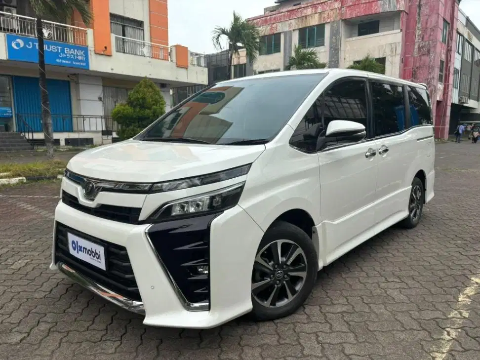 DP MURAH - Toyota Voxy 2.0 Bensin AT 2018 Putih