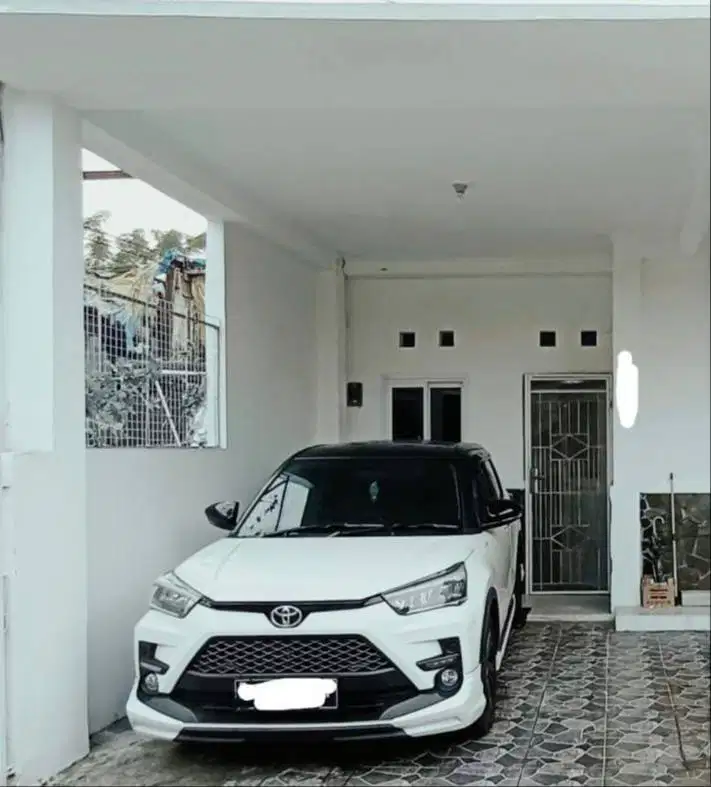 Dijual Toyota Raize Two Tone Black White (2022), KM rendah