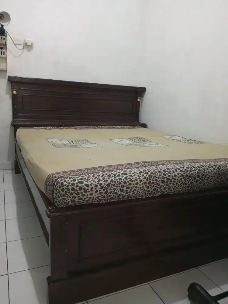 Tempat Tidur Jati
