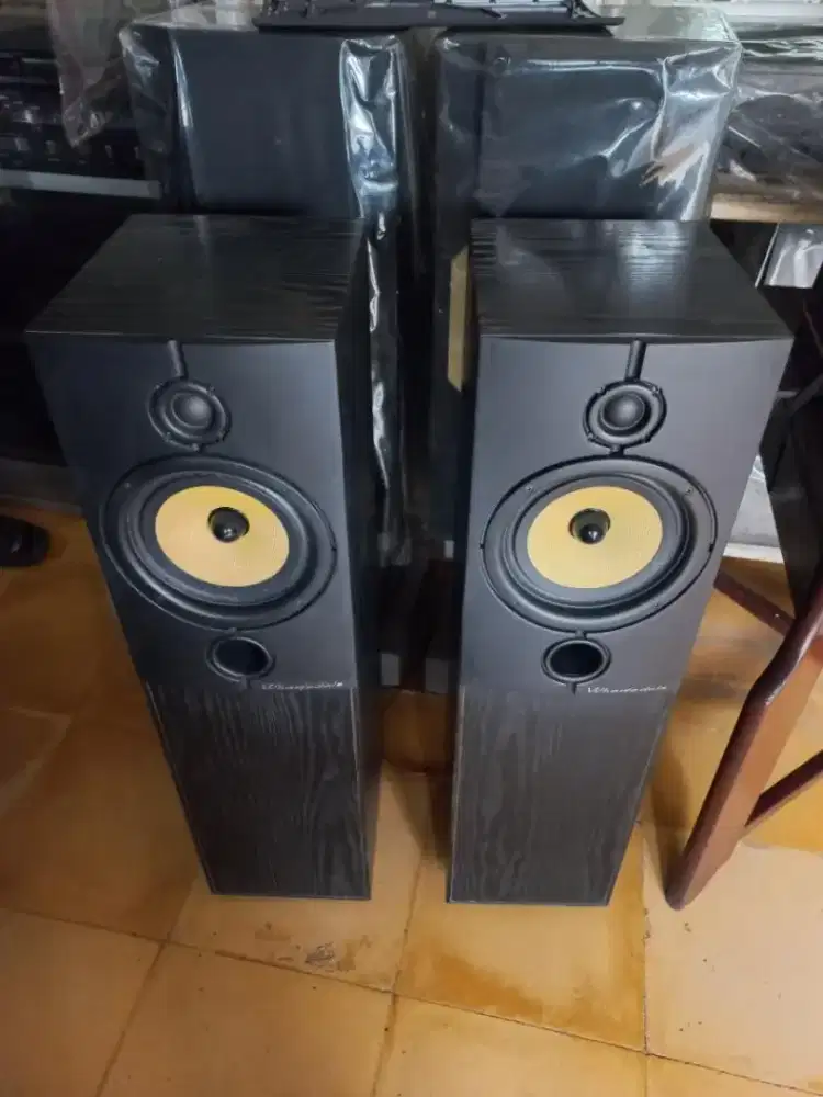 Wharfedale Diamond 8.3 Speaker