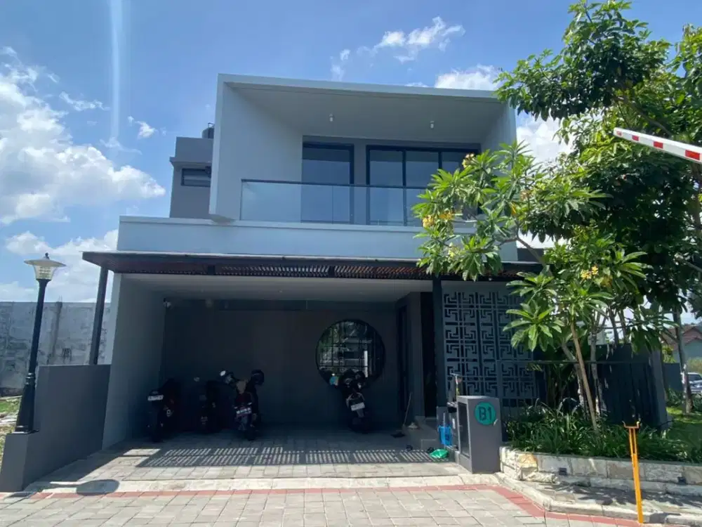 Rumah mewah 2 lantai Dekat ugm free furnished