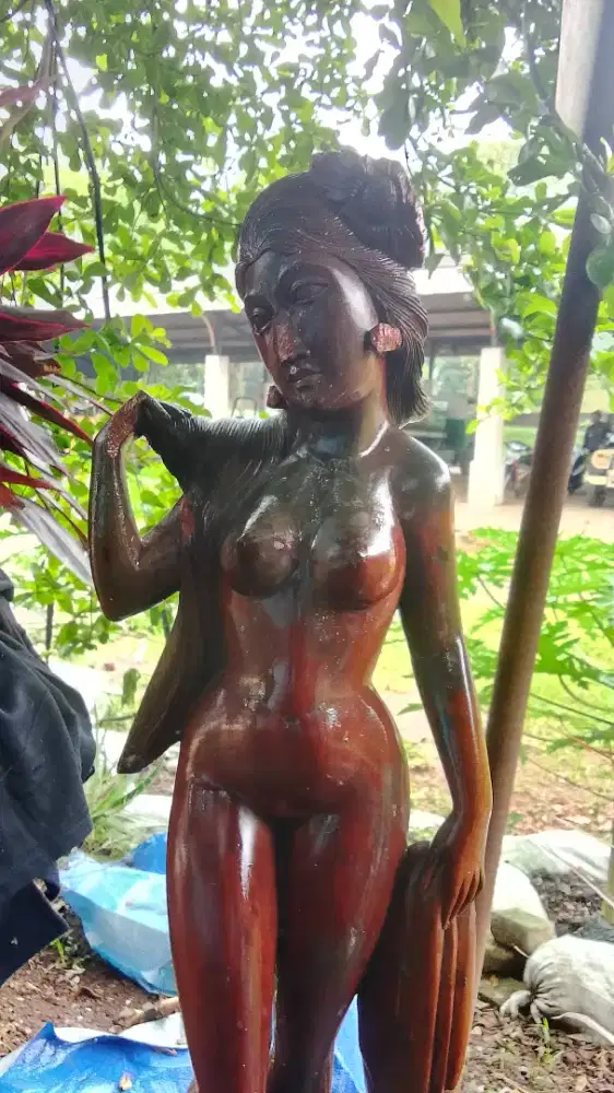 Patung kayu ukir khas bali