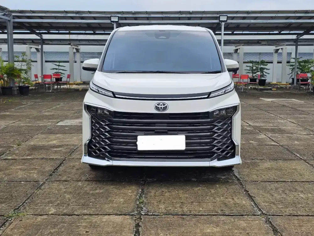 Toyota Voxy 2023 2.0CC Putih KM 17Ribuan