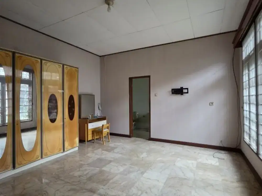 Dijual rumah lokasi strategis di Gaharu dekat MRT Cipete dan Antasari cocok untuk rumah tinggal dan usaha Kos.