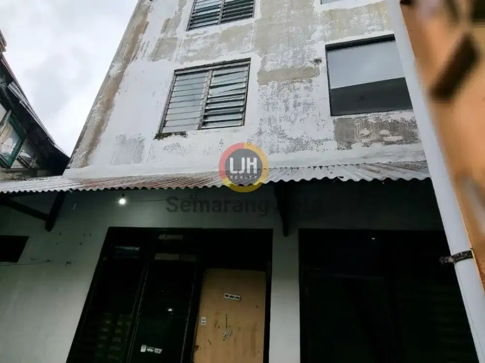 Rumah dan gudang di Jalan Wot Gandul