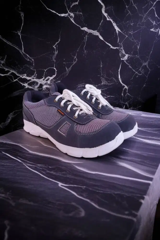 Eksklusif Sepatu safety pekerja minyak & gas Manado