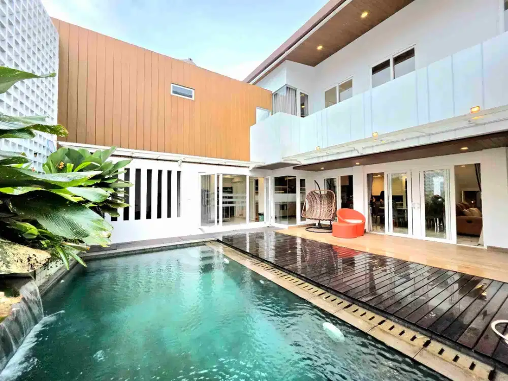 Rumah mewah Taman Giri Loka BSD City