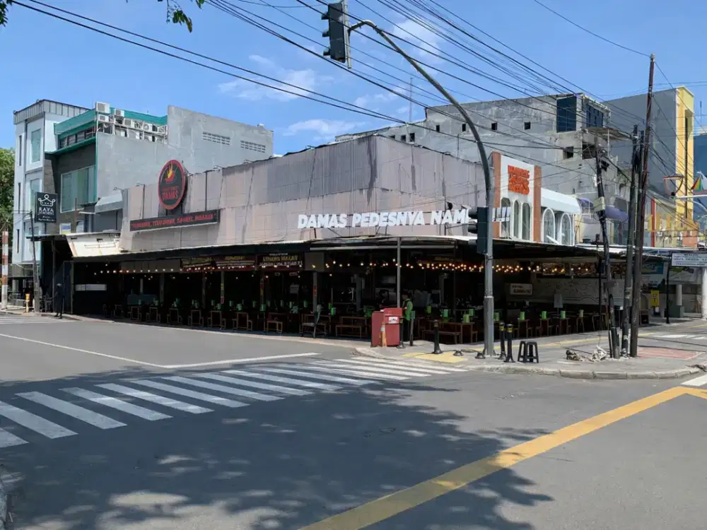 Gedung Komersial Hoek Ex-Resto 300m2 10x30 Strategis di Muara Karang