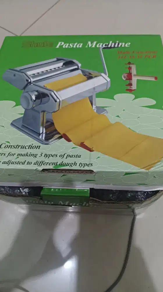 Pasta machine (gulungan untuk bikin molen)