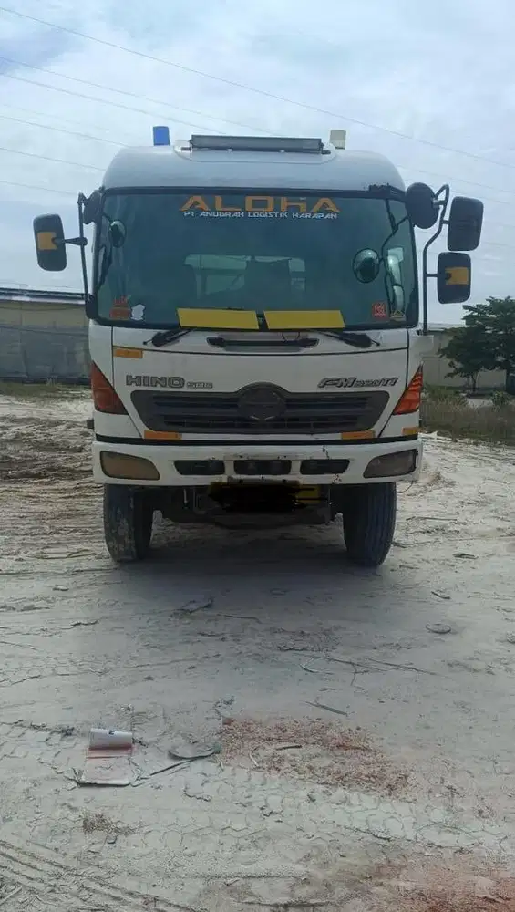 HINO 320 head trailer