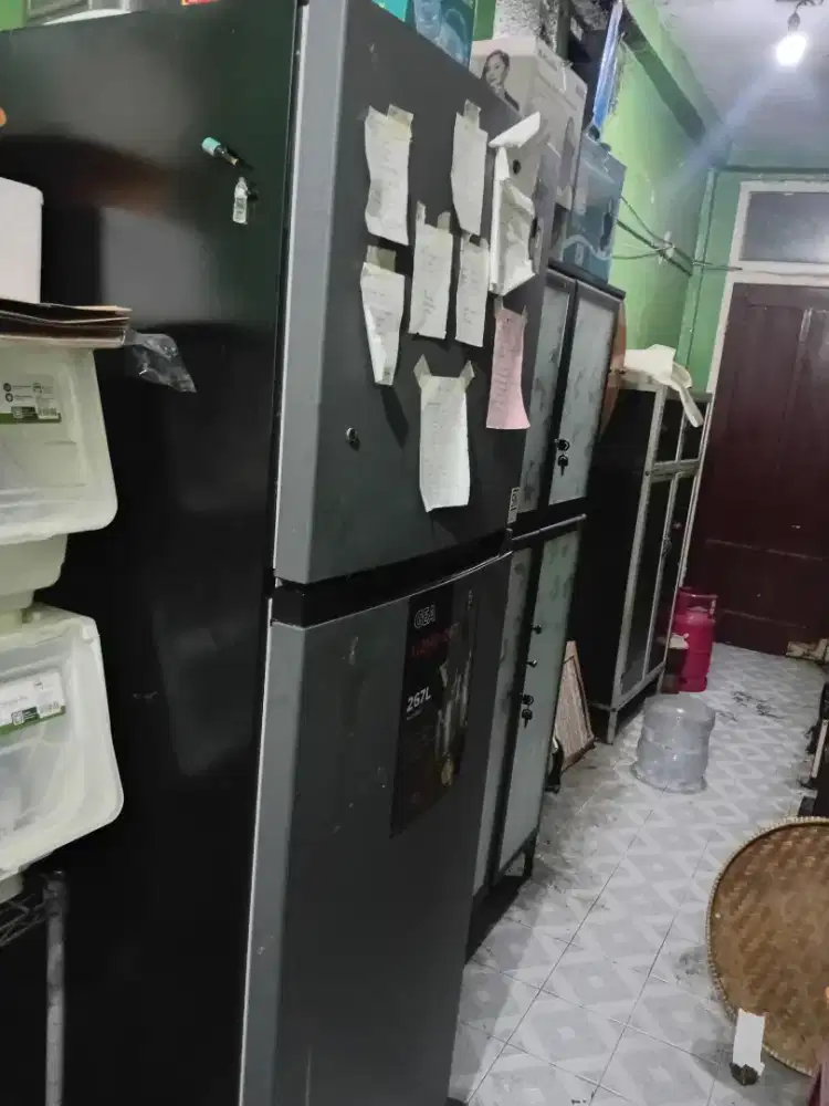 Kulkas 2 Pintu GEA G2HD-267