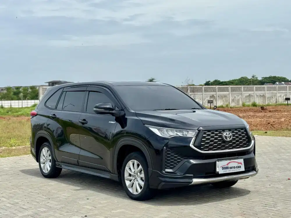 Innova Zenix V hybrid modelista 2025 KM 8 Ribu