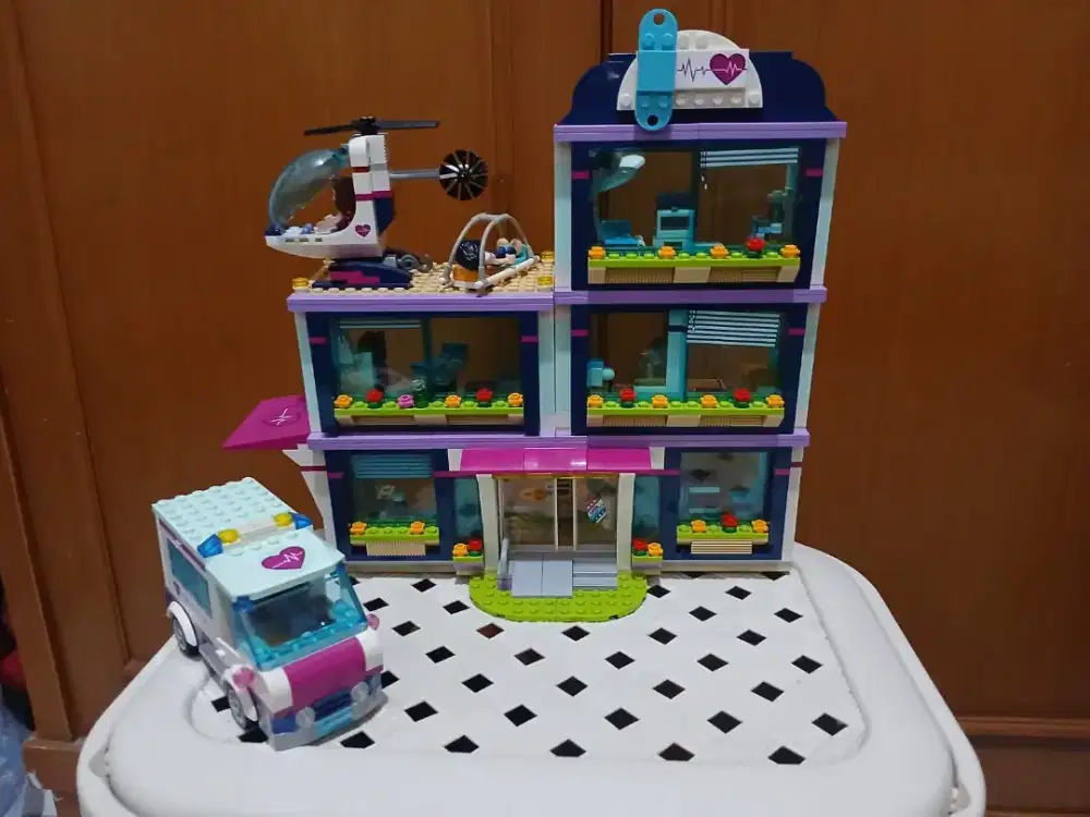 Lego friends Heartlake Hospital