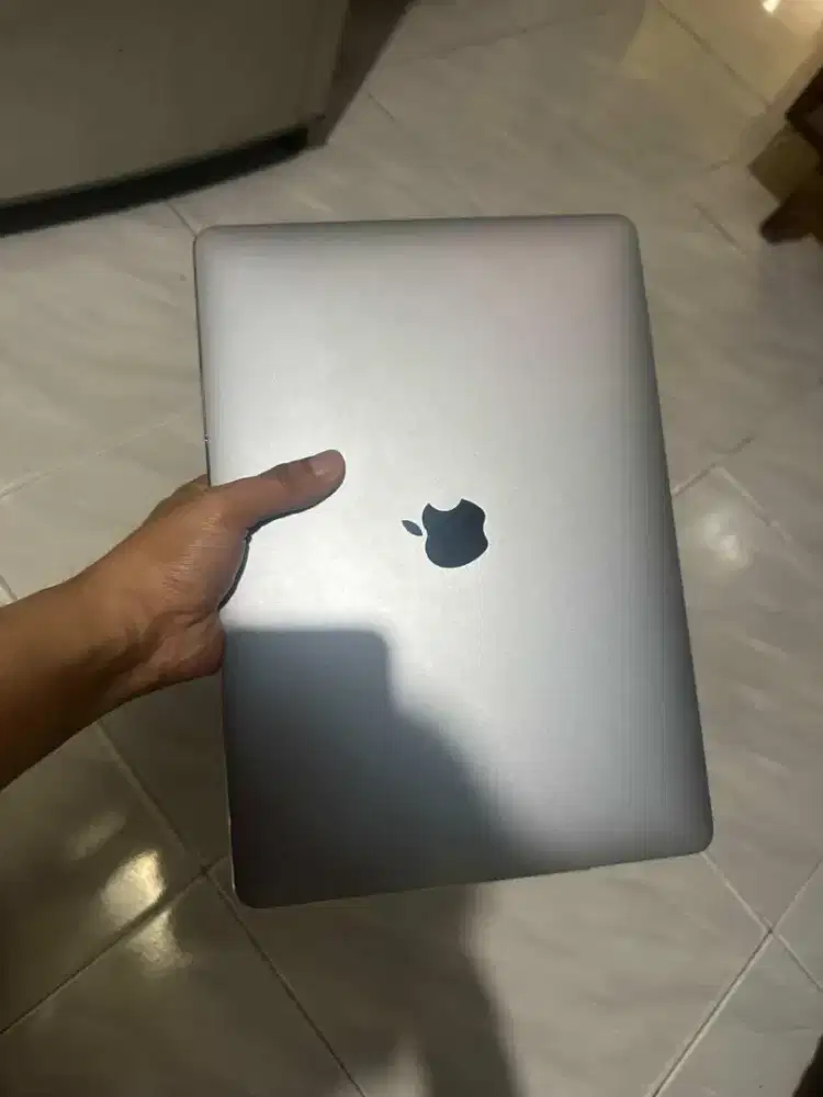 Jual macbook pro M1 2020