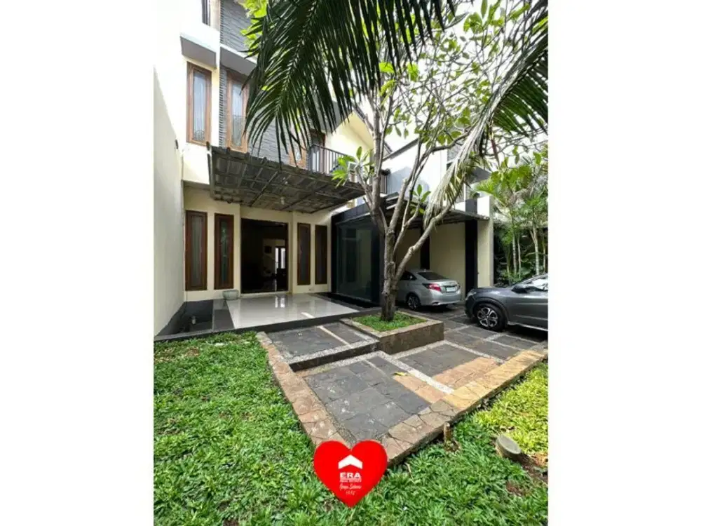Rumah Bagus Ada Kolam Renang di Antasi Residence Keb Baru, Jakarta