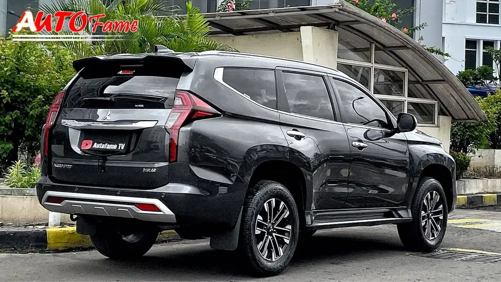 KM 12RB Mitsubishi Pajero Sport Dakar 4x2 AT NIK 2023 Gray On Black Su