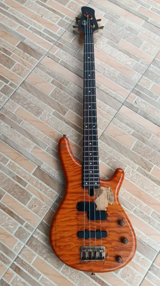 Bass yamaha MB 40