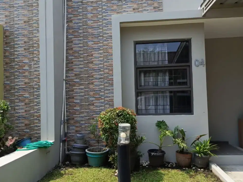 Jual Rumah di dalam Cluster di Komplek Grand Sharoon