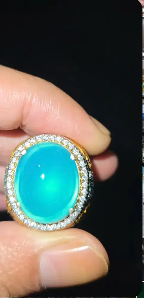 Batu bacan giwang