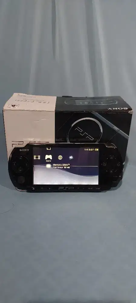 Sony PSP Serie 2000 8GB Mulus