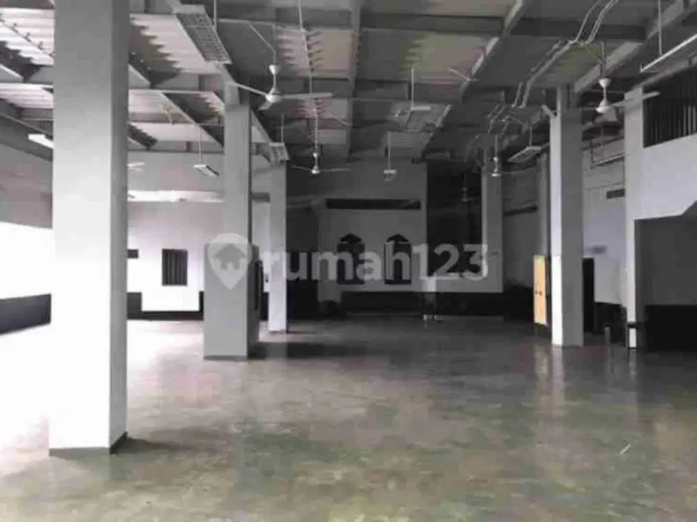 Gudang Raya Pasar Minggu Masuk Container