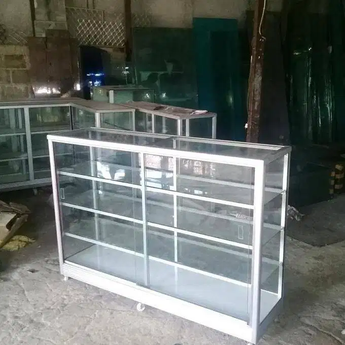 Etalase rapi, produk makin menarik