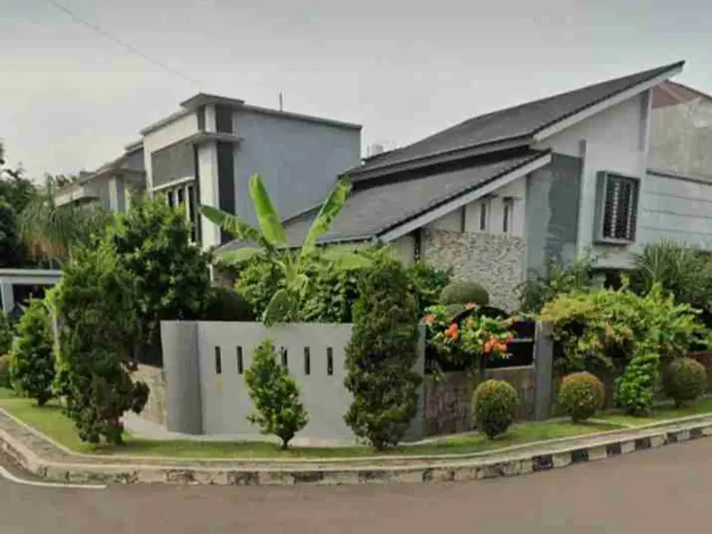 Jual rumah besar dan cantik posisi hoek di kayu putih.