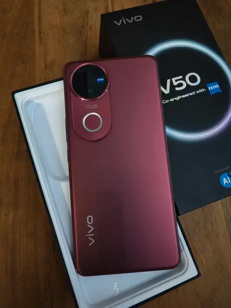 Vivo V50 5g 12/512 bekas resmi