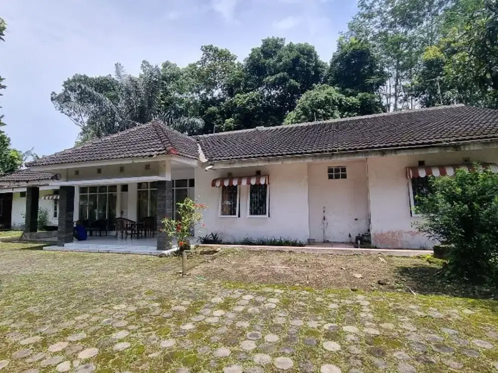 Rumah dan Villa SHM nyaman luas strategis di Cimalaka Sumedang