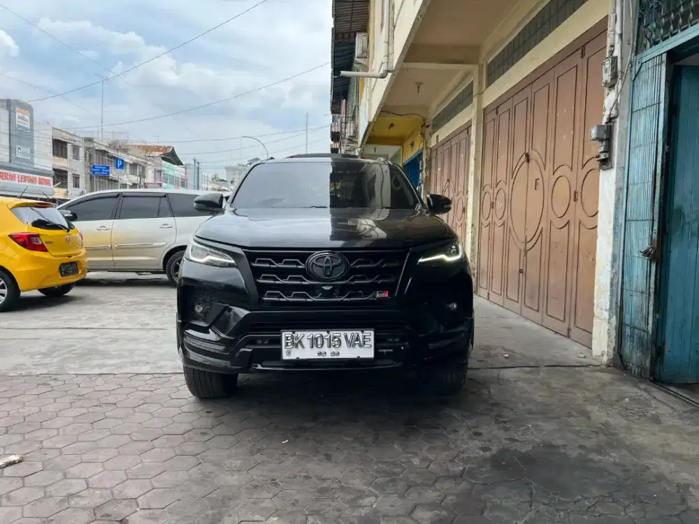 2 unit ( hitam &abu2 )toyota fortuner 2.8 GR sport 2022/2023