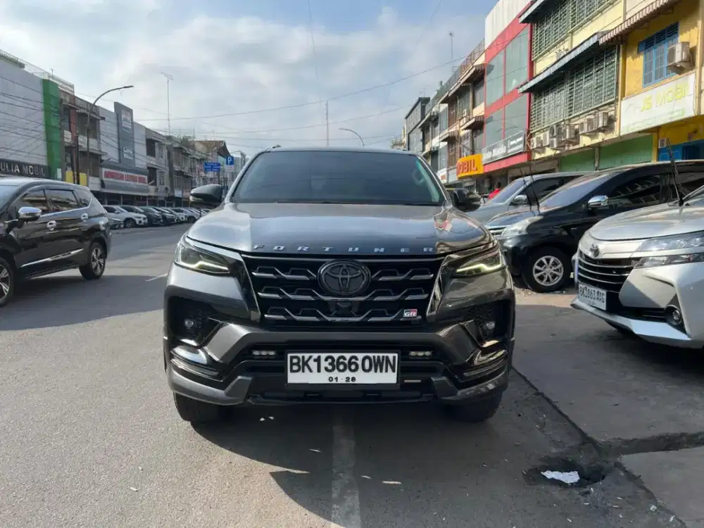 2 unit ( hitam & abu ) Toyota Fortuner 2.8 GR sport 2022