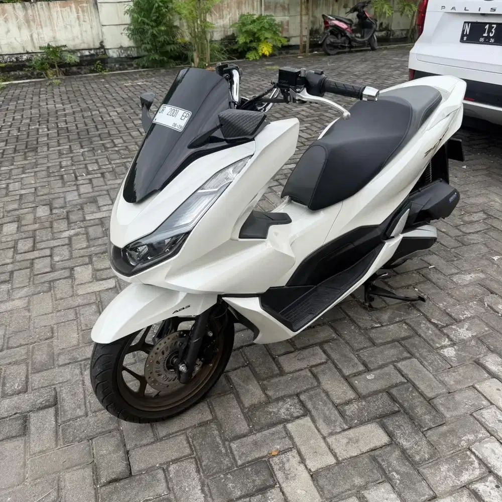 honda pcx 2023 putih