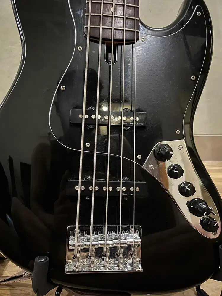 Bass Sire v3 dan Speaker Bass Fender Rumble 25