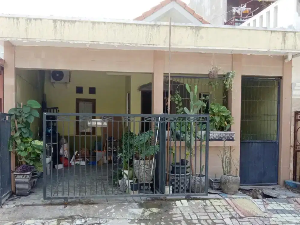 Rumah di Babatan Pratama