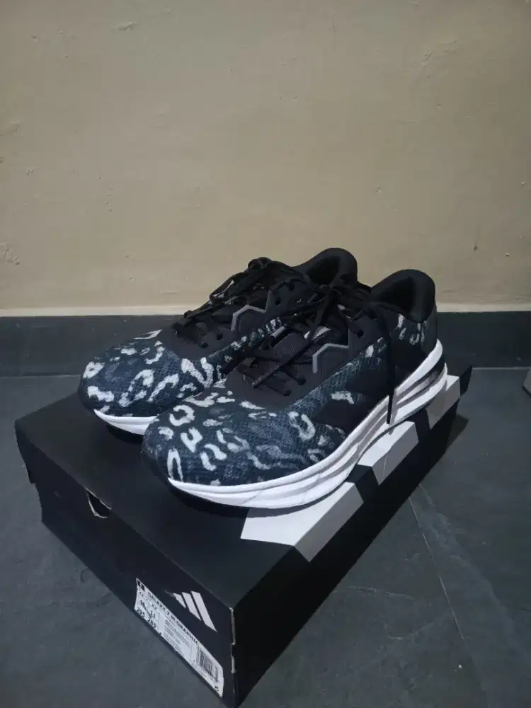 Sepatu Lari Adidas Galaxy 7 M Graphics