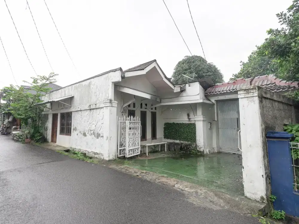 Rumah Asri Tanah Luas 15 Menit ke Gerbang Tol Halim 3 Siap KPR J-41396