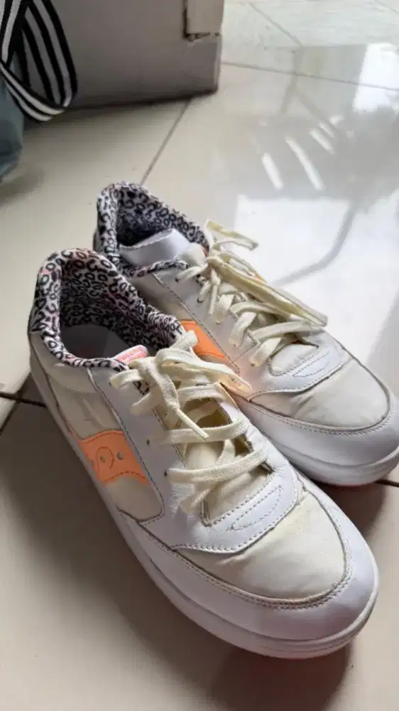 Dijual Sepatu merk Saucony utk wanita uk. 36