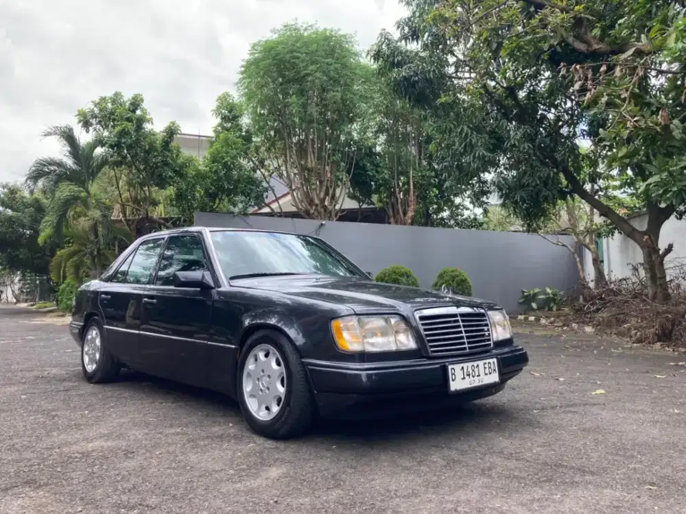 Mercedes-Benz Boxer W124 230E Automatic Asli 1990 Hitam Mercy Boxer