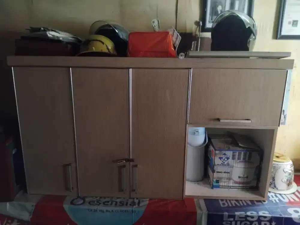 Lemari Bupet bekas usaha