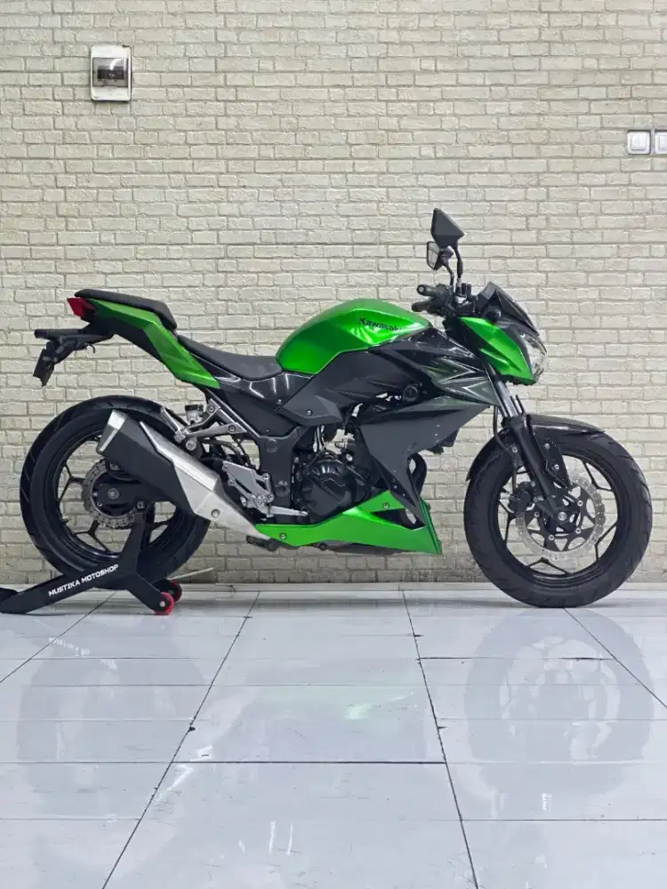 TERFAVORIT‼️ Kawasaki Naked Z250 2016 Green - Dava Mustika malang