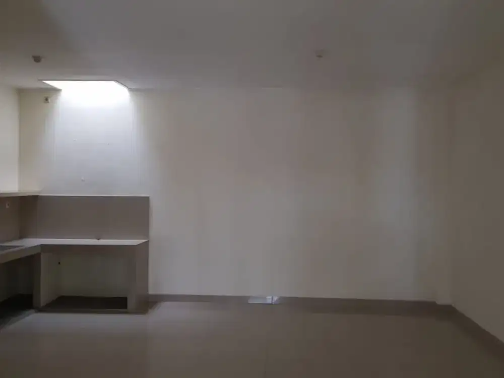 Disewakan rumah 2 lantai dengan akses yang mudah di casajardine