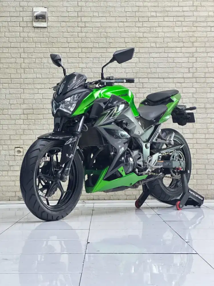 TERFAVORIT‼️ Kawasaki Naked Z250 2016 Green - Dava Mustika
Motoshop