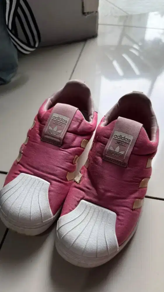 Dijual sepatu anak merk Adidas jenis Ortholite warna pink uk. 33